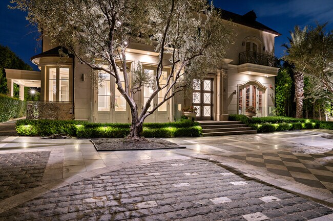 Foto del edificio - 718 N Rodeo Dr