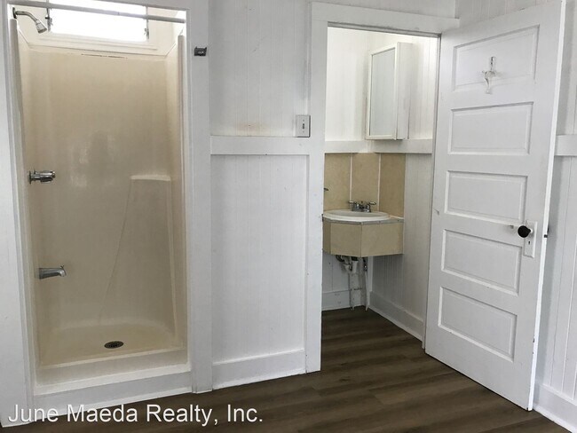 Building Photo - Studio, 1 bath House - 2361B East Manoa Rd