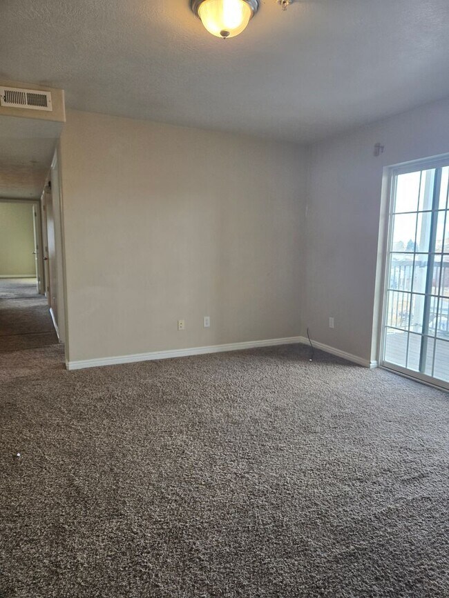 Foto del edificio - 3 bedroom 2 Bath condo