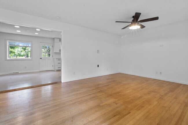 Foto del edificio - 820 Eaglewood Dr