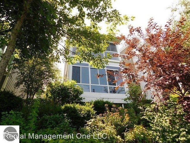 Building Photo - 3 br, 3.5 bath House - 213 Midtown Dr