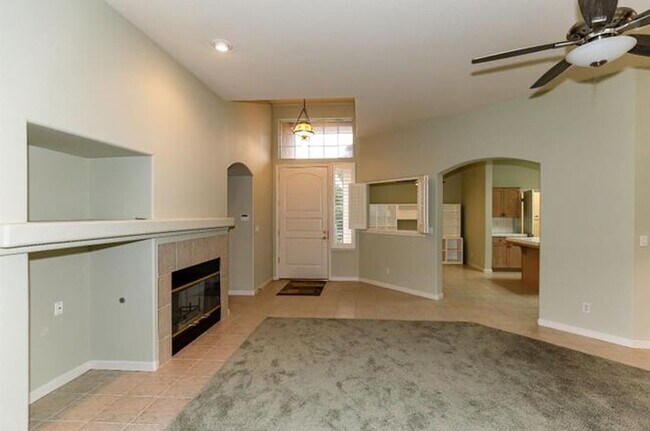 Building Photo - 3 Bedroom 2 Bathroom Home In Gated Community