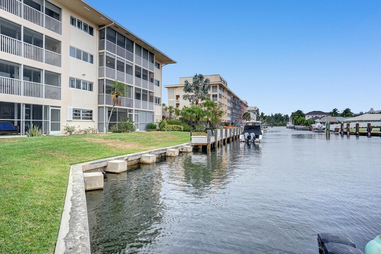 698 NE Spanish River Blvd Unit 32, Boca Raton, FL 33431 Condo for