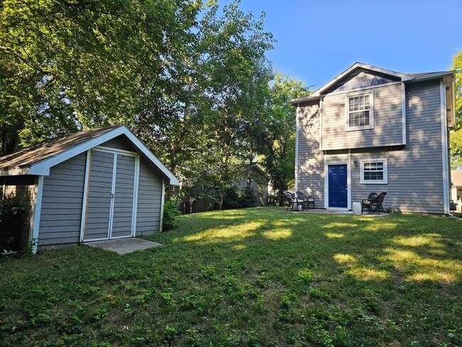 Foto del edificio - 1416 Maple Ln