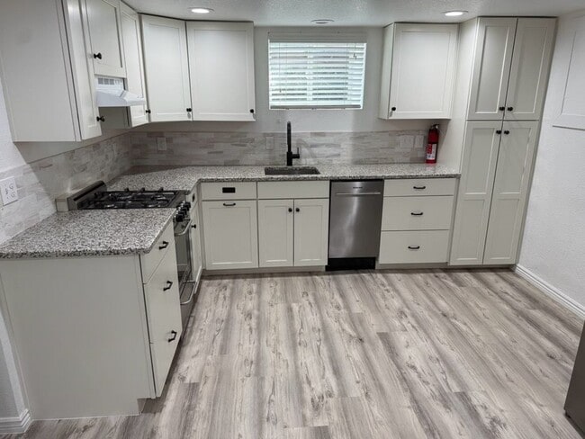 Wonderful updated basement apartment - Available NOW! - Wonderful updated basement apartment - Available NOW!