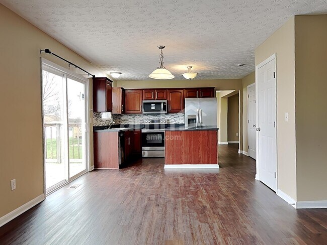 Foto del edificio - 1745 Hunters Ridge Dr