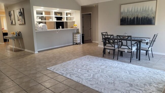 Foto del edificio - 4865 Folsom Dr