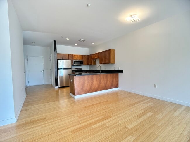 Foto del edificio - 99 Chestnut Hill Ave