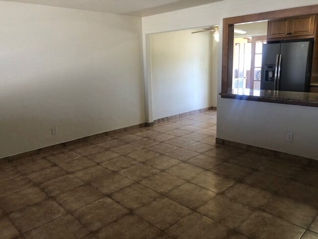 Building Photo - Mid town newly updated home!