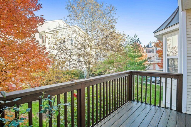 Building Photo - 7 Marina Dr