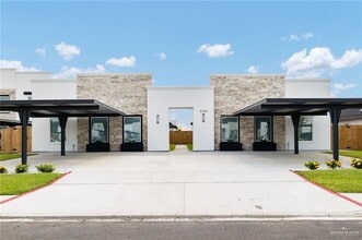 Building Photo - 16 Selena St