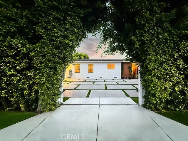 Building Photo - 15722 Magnolia Blvd