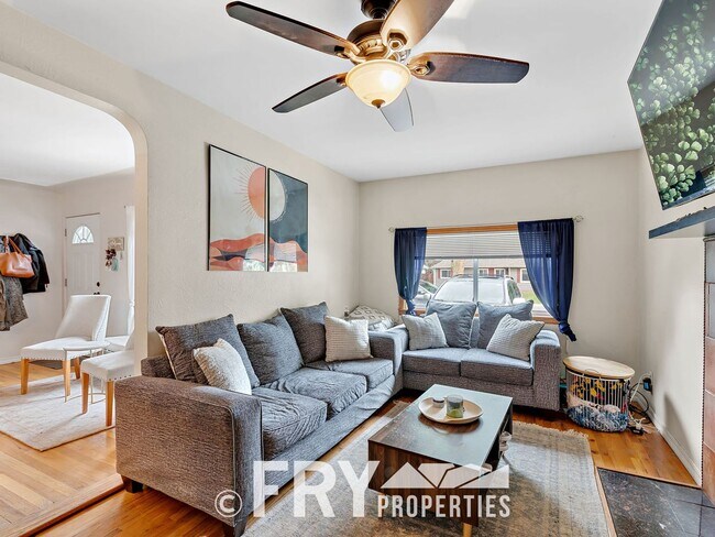 Building Photo - Cozy Ranch in Prime Location With A Large ...
