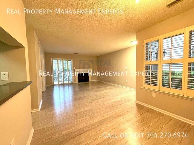 Foto del edificio - 5003 Sharon Rd