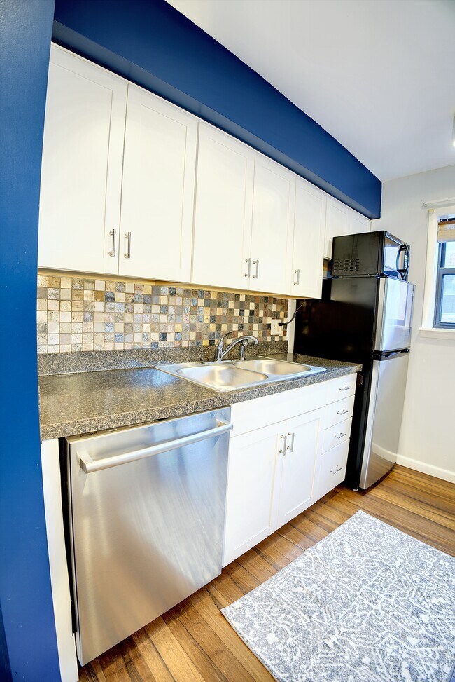 2412 Grandview Ave, Cincinnati, OH 45206 Townhome Rentals in