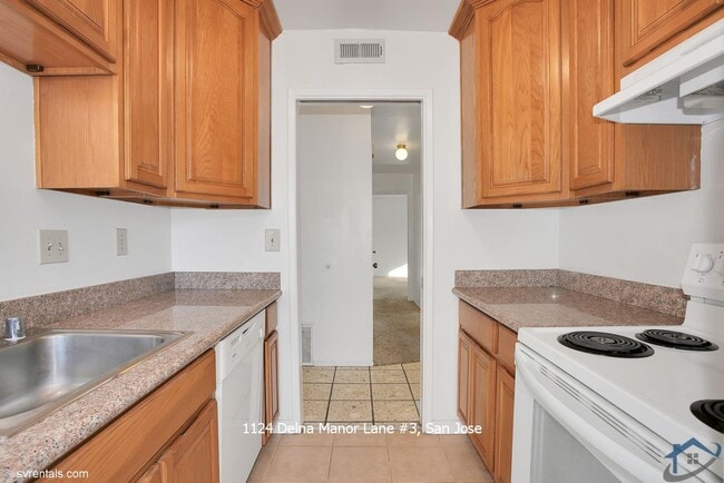 Building Photo - 1124 Delna Manor Ln