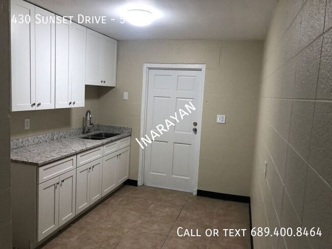 Building Photo - 430 Sunset Dr