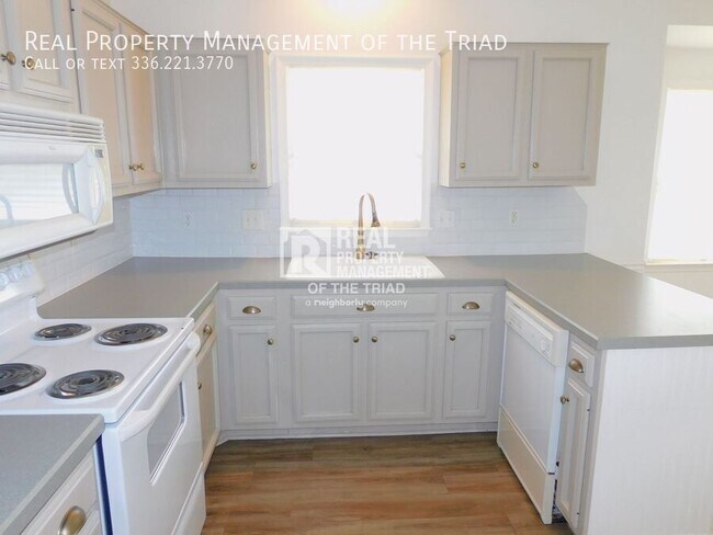 Foto del edificio - 3407 Park Hill Dr