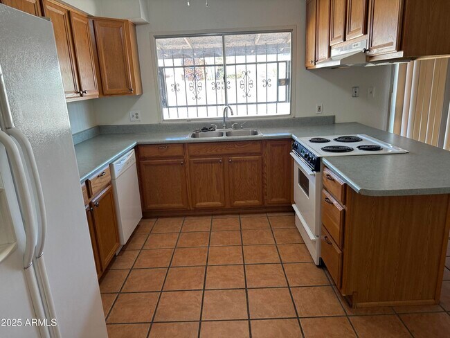 Building Photo - 2105 E Colgate Dr