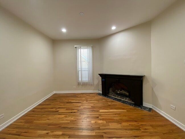 Foto del edificio - 2986 N Elston Ave