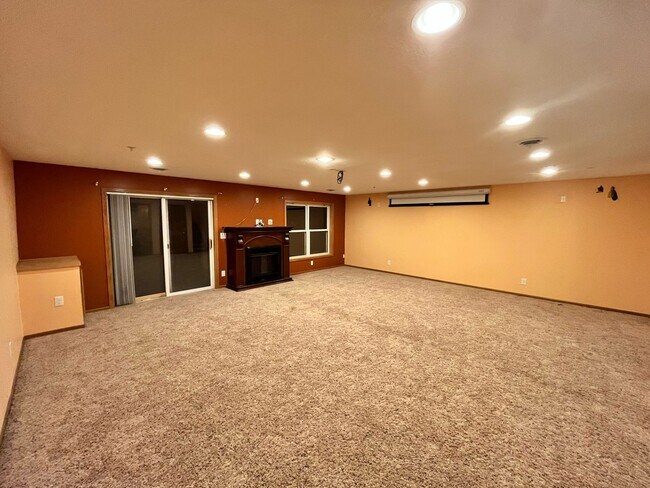 Building Photo - 5205 Holly Ln N