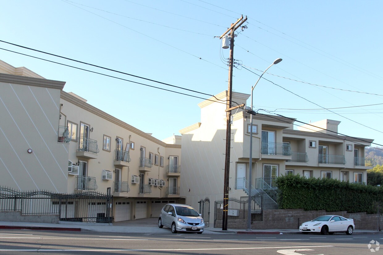 Primary Photo - Monterey Apts