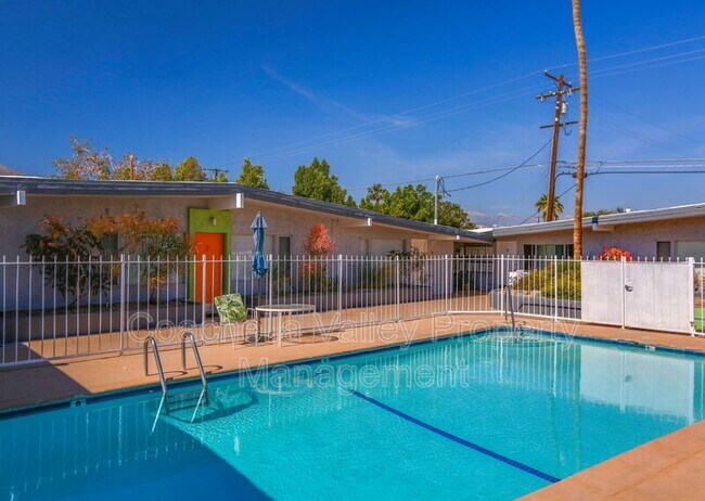 Foto del edificio - 1830 E Racquet Club Rd