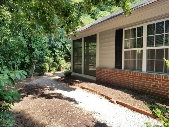 Building Photo - 712 Commons Way