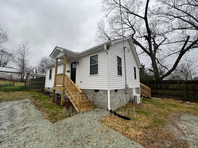 Primary Photo - 1105 Alma St