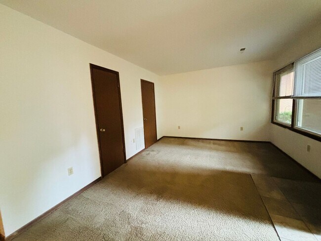 Foto del edificio - 1744 Donlee Dr