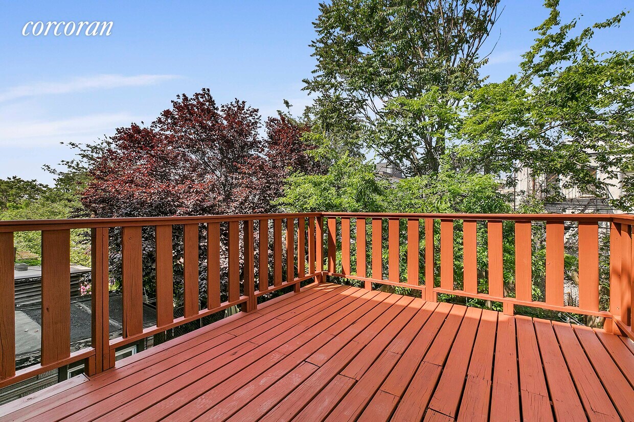 Foto principal - 563 40th St