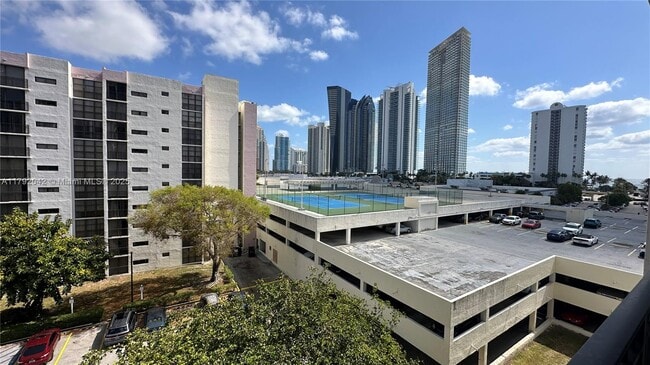 Foto del edificio - 16909 N Bay Rd