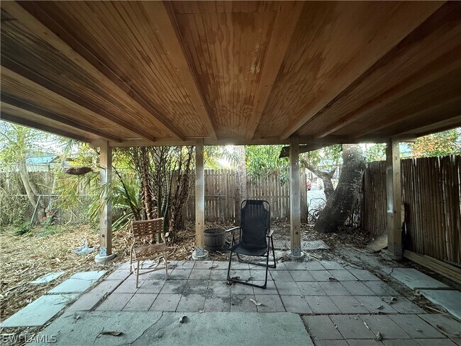 Foto del edificio - 11350 Pendleton St