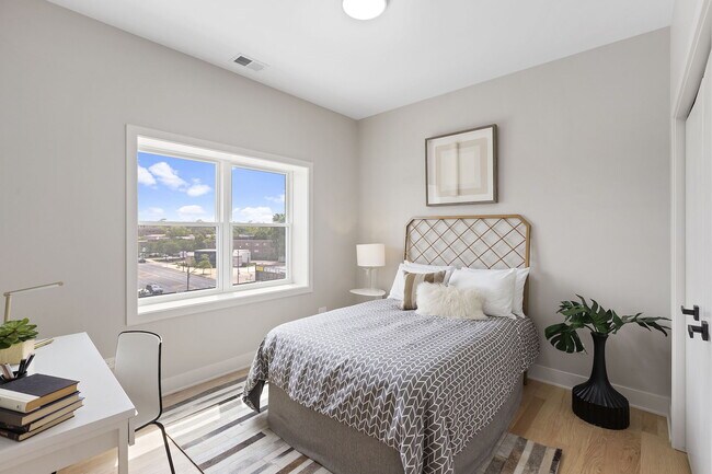 Foto del edificio - 5689 N Lincoln Ave