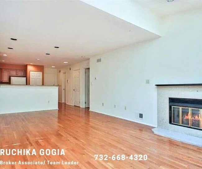 Building Photo - 700 Mainsail Ln