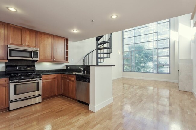 Building Photo - 630 8th St