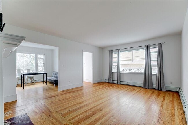 Building Photo - 845 Aquidneck Ave