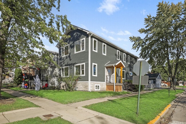Building Photo - 2201 N 74th Ct