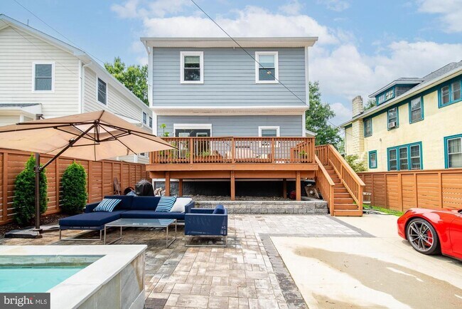 Foto del edificio - 5 Bed/3.5 Bath Remodeled Craftsman