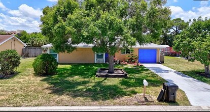 Building Photo - 1612 SE Cascella Ct