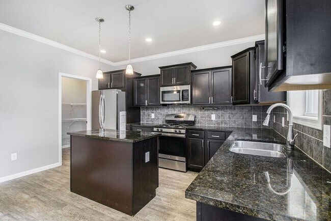 Building Photo - 59106 Silvergrass Dr
