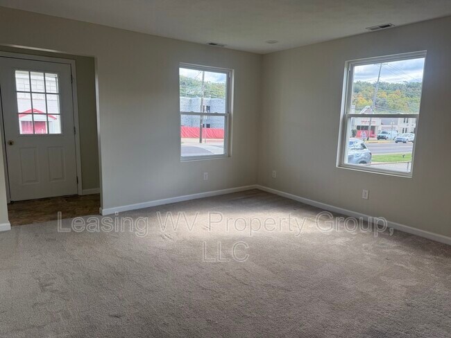 Foto del edificio - 413 Midland Trail