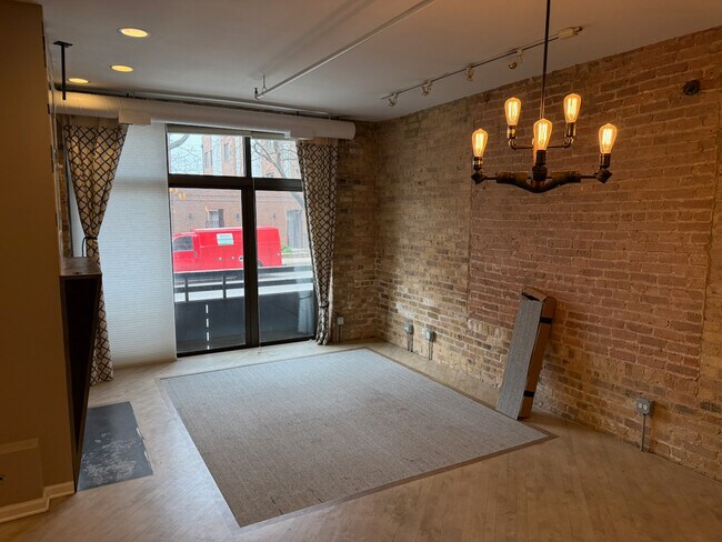 Foto del edificio - 1735 W Diversey Pkwy