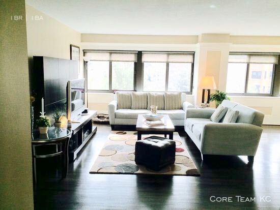 Foto del edificio - Condo For Rent at Winston Churchill