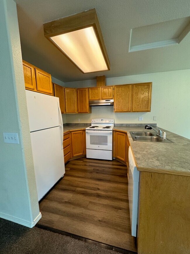 Building Photo - Attractive Dupelx Near Downtown CDA