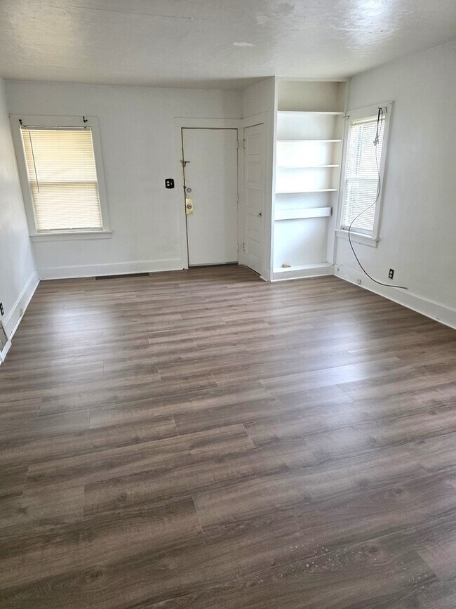 Foto del edificio - 751 Leonard Ave