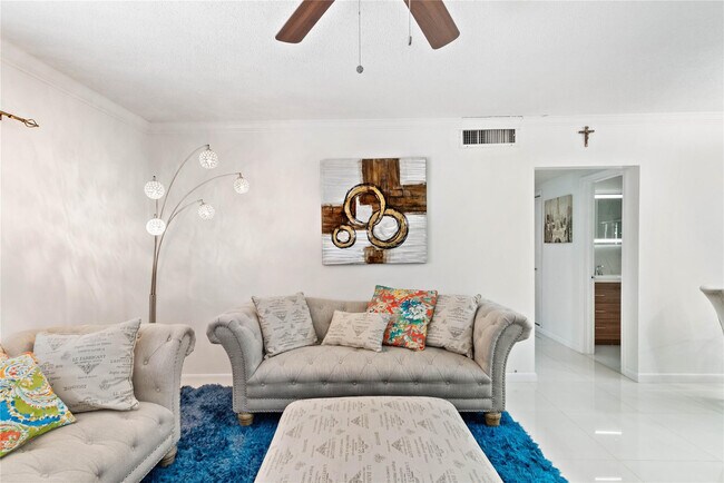 Foto del edificio - 2151 NE 68th St