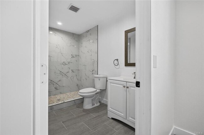 Foto del edificio - 6651 Millmark Ave