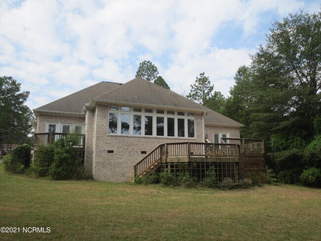 Building Photo - 8 Country Club Blvd