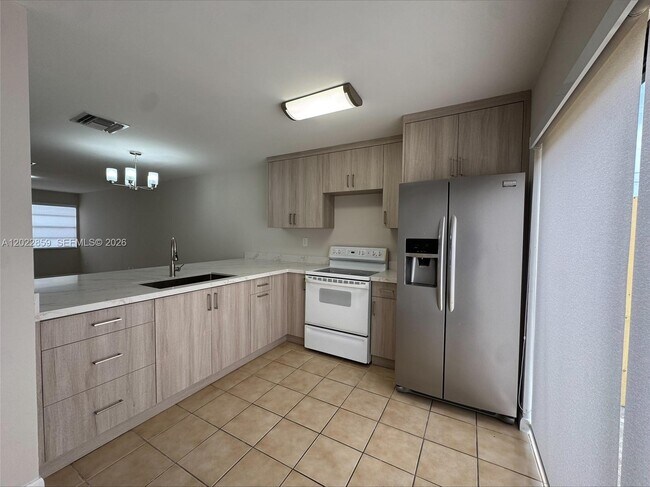 Foto del edificio - 10904 NW 7th St